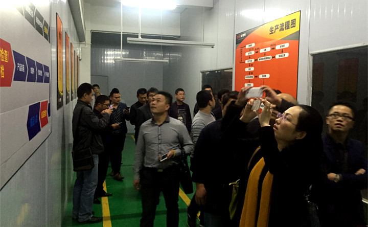 参观史麦斯净水生产车间